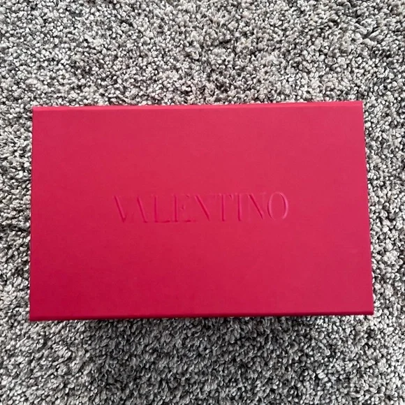 NEW Valentino Set
